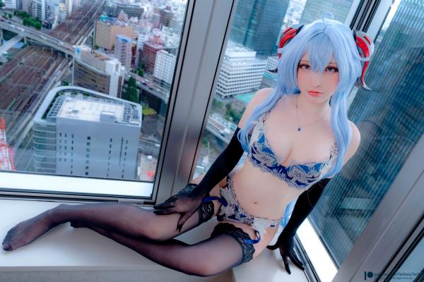    Fantasy-Factory-小丁Ding甘雨角色扮演私房照-高空落地窗精致蕾丝内衣性感写真第26张图片
