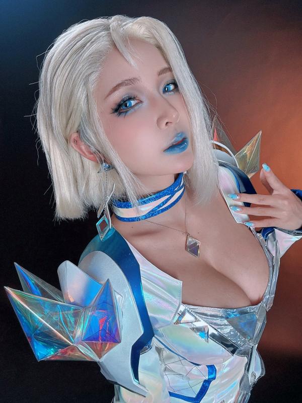    Umeko J - Emma Frost 二次元角色扮演，身穿性感金属战衣化身冷艳白皇后，大尺度视觉盛宴。[100P]第75张图片