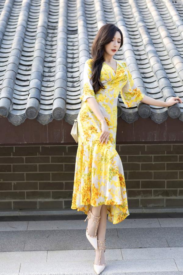王馨瑶   XiaoYu语画界-1043-王馨瑶yanni-贵州时尚旅拍-黄色碎花长裙诱惑-室内室外私房写真-高颜值气质美女-性感大尺度-无圣光第9张图片