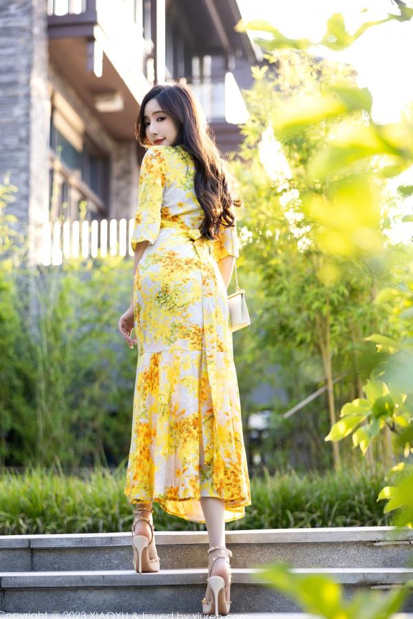 王馨瑶   XiaoYu语画界-1043-王馨瑶yanni-贵州时尚旅拍-黄色碎花长裙诱惑-室内室外私房写真-高颜值气质美女-性感大尺度-无圣光第12张图片