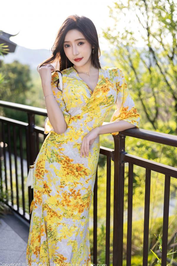 王馨瑶   XiaoYu语画界-1043-王馨瑶yanni-贵州时尚旅拍-黄色碎花长裙诱惑-室内室外私房写真-高颜值气质美女-性感大尺度-无圣光第25张图片