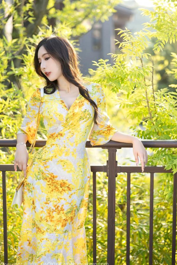 王馨瑶   XiaoYu语画界-1043-王馨瑶yanni-贵州时尚旅拍-黄色碎花长裙诱惑-室内室外私房写真-高颜值气质美女-性感大尺度-无圣光第30张图片