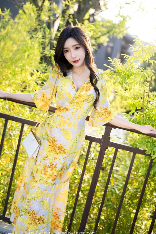 王馨瑶   XiaoYu语画界-1043-王馨瑶yanni-贵州时尚旅拍-黄色碎花长裙诱惑-室内室外私房写真-高颜值气质美女-性感大尺度-无圣光第31张图片