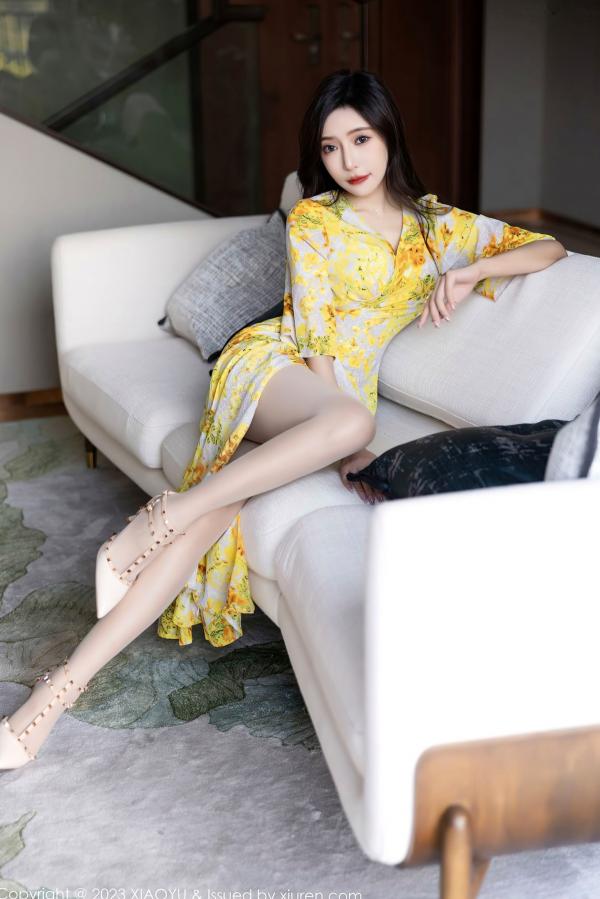 王馨瑶   XiaoYu语画界-1043-王馨瑶yanni-贵州时尚旅拍-黄色碎花长裙诱惑-室内室外私房写真-高颜值气质美女-性感大尺度-无圣光第44张图片