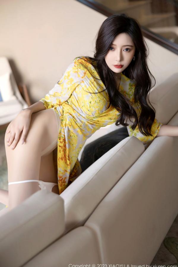 王馨瑶   XiaoYu语画界-1043-王馨瑶yanni-贵州时尚旅拍-黄色碎花长裙诱惑-室内室外私房写真-高颜值气质美女-性感大尺度-无圣光第52张图片