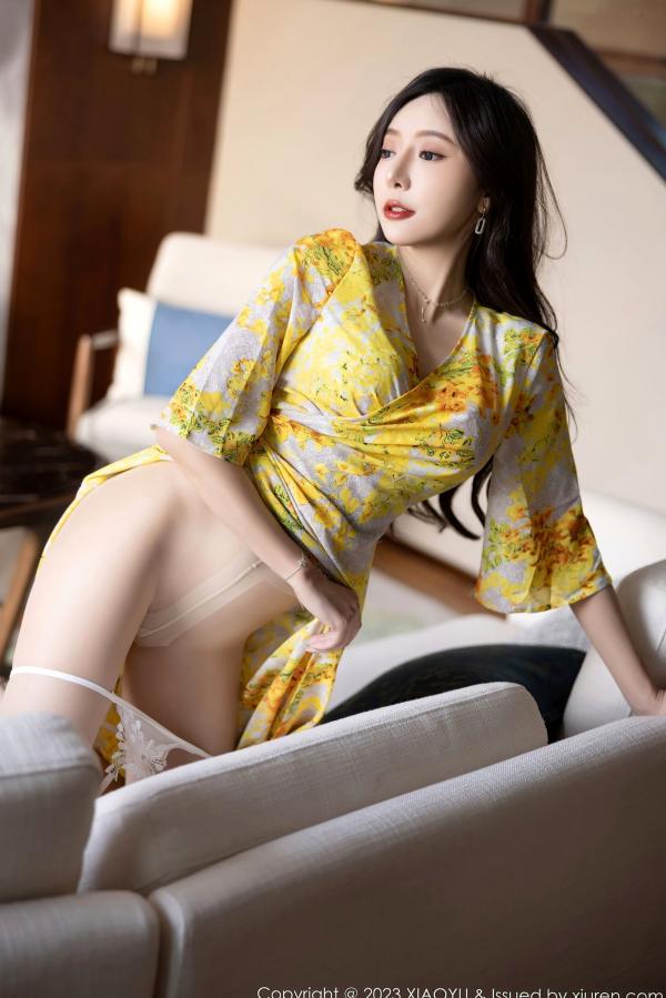 王馨瑶   XiaoYu语画界-1043-王馨瑶yanni-贵州时尚旅拍-黄色碎花长裙诱惑-室内室外私房写真-高颜值气质美女-性感大尺度-无圣光第53张图片
