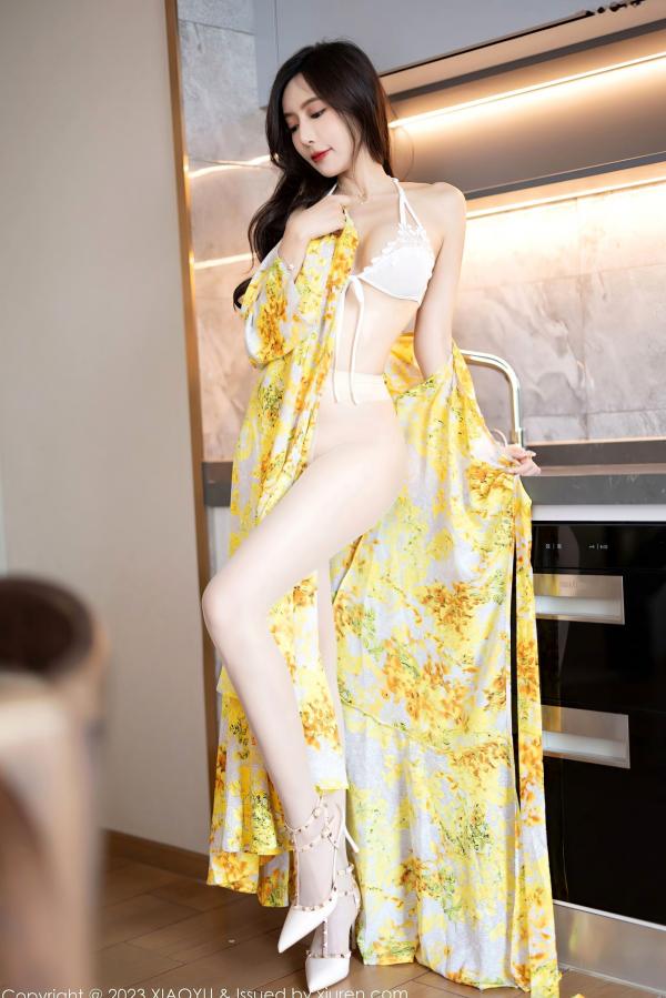 王馨瑶   XiaoYu语画界-1043-王馨瑶yanni-贵州时尚旅拍-黄色碎花长裙诱惑-室内室外私房写真-高颜值气质美女-性感大尺度-无圣光第56张图片