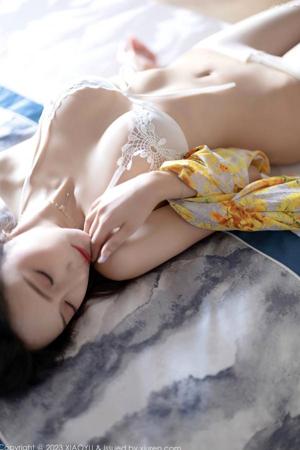 王馨瑶   XiaoYu语画界-1043-王馨瑶yanni-贵州时尚旅拍-黄色碎花长裙诱惑-室内室外私房写真-高颜值气质美女-性感大尺度-无圣光第83张图片