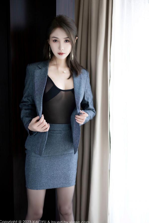    XiaoYu语画界-1042-苏苏阿-灰色呢料职场套裙，黑色透视吊带配黑丝制服诱惑，气质御姐冷艳干练，演绎都市摩登职场风第9张图片
