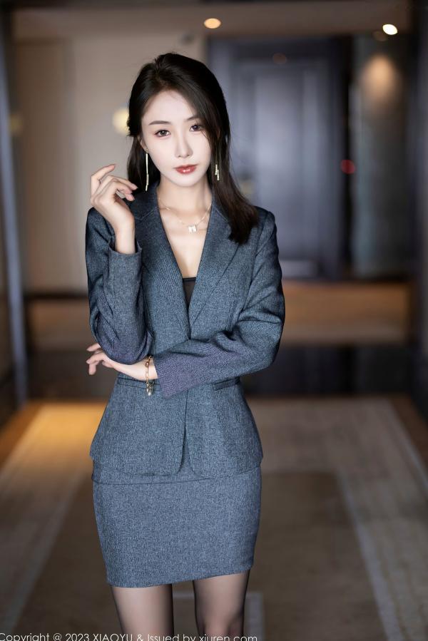    XiaoYu语画界-1042-苏苏阿-灰色呢料职场套裙，黑色透视吊带配黑丝制服诱惑，气质御姐冷艳干练，演绎都市摩登职场风第13张图片