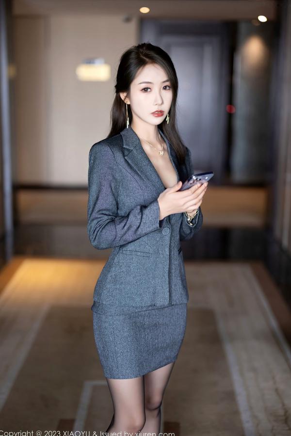    XiaoYu语画界-1042-苏苏阿-灰色呢料职场套裙，黑色透视吊带配黑丝制服诱惑，气质御姐冷艳干练，演绎都市摩登职场风第35张图片