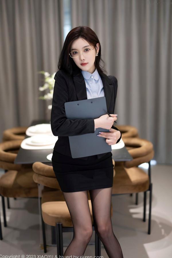 杨晨晨 sugar小甜心CC  XiaoYu语画界-1041-杨晨晨Yome-贵州旅拍：黑色职业装黑丝OL办公室诱惑，气质御姐制服私房写真，极致修长美腿，职场熟女无圣光大尺度第7张图片