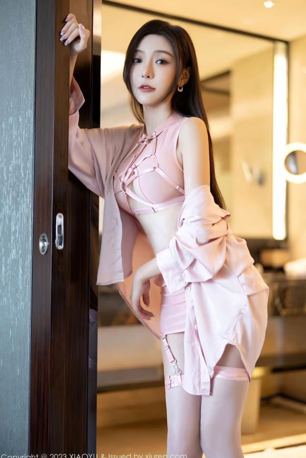 王馨瑶   XiaoYu语画界王馨瑶yanni写真：粉色绑带内衣与超薄丝袜的浴室私房诱惑，展现甜美撩人绝佳身材第4张图片