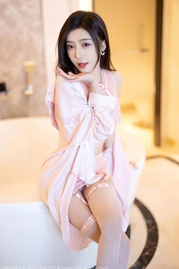 王馨瑶   XiaoYu语画界王馨瑶yanni写真：粉色绑带内衣与超薄丝袜的浴室私房诱惑，展现甜美撩人绝佳身材第13张图片
