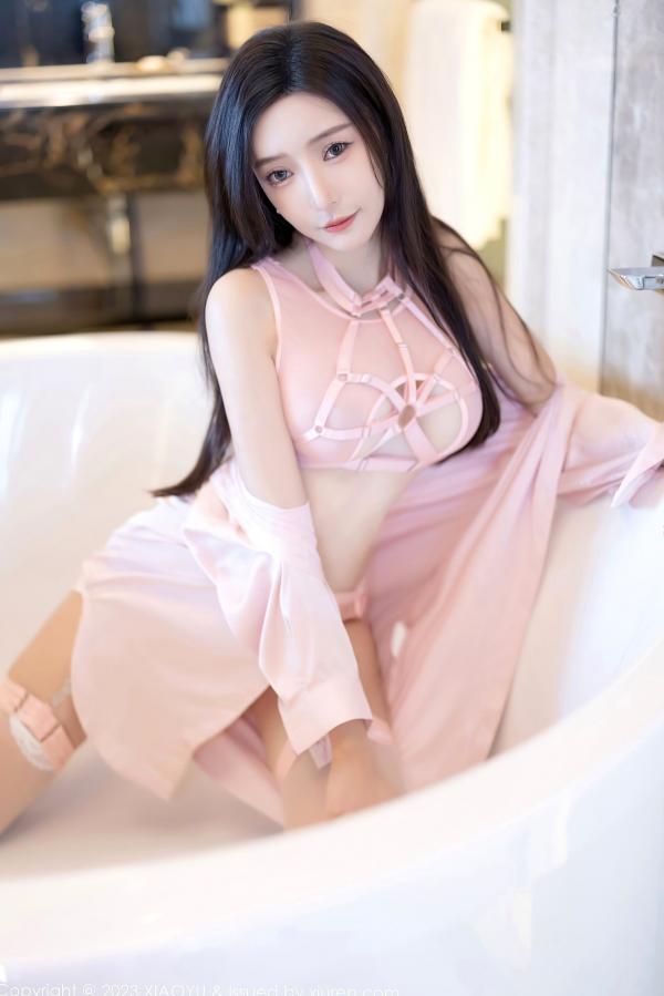 王馨瑶   XiaoYu语画界王馨瑶yanni写真：粉色绑带内衣与超薄丝袜的浴室私房诱惑，展现甜美撩人绝佳身材第37张图片