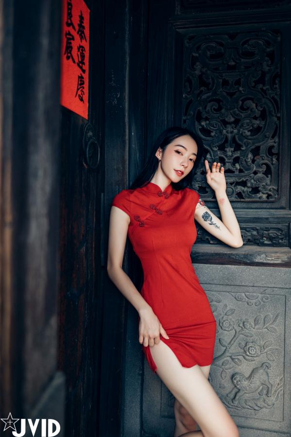    JVID飘飘：绝美肉体与色色旗袍的私房诱惑，展现纹身女神的极致性感曼妙身材 (2022.09.11)第11张图片