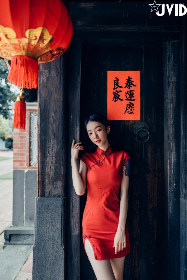    JVID飘飘：绝美肉体与色色旗袍的私房诱惑，展现纹身女神的极致性感曼妙身材 (2022.09.11)第12张图片