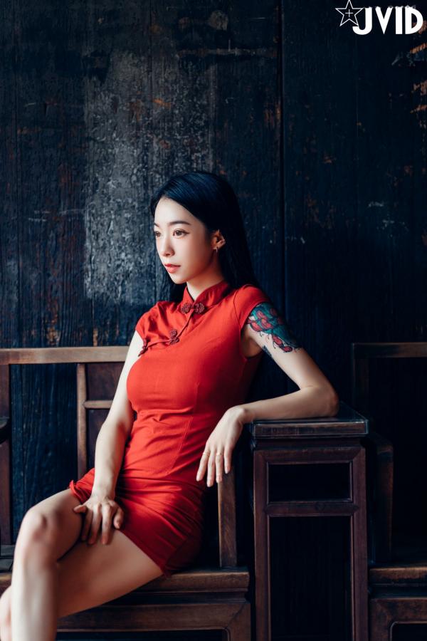    JVID飘飘：绝美肉体与色色旗袍的私房诱惑，展现纹身女神的极致性感曼妙身材 (2022.09.11)第14张图片