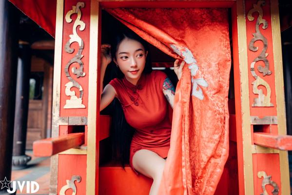    JVID飘飘：绝美肉体与色色旗袍的私房诱惑，展现纹身女神的极致性感曼妙身材 (2022.09.11)第18张图片