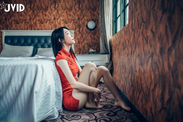    JVID飘飘：绝美肉体与色色旗袍的私房诱惑，展现纹身女神的极致性感曼妙身材 (2022.09.11)第19张图片
