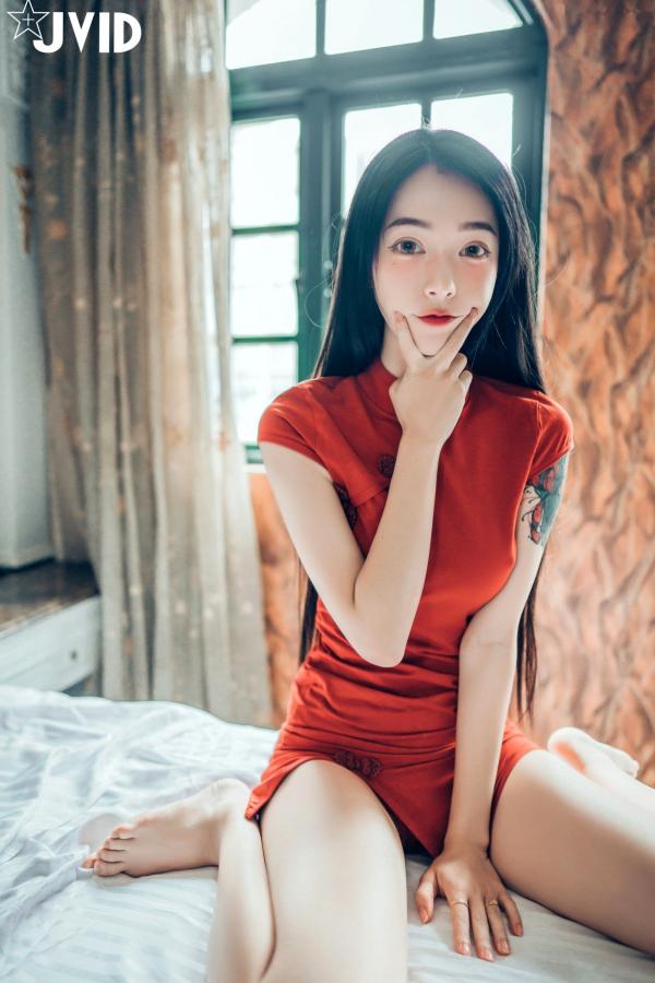    JVID飘飘：绝美肉体与色色旗袍的私房诱惑，展现纹身女神的极致性感曼妙身材 (2022.09.11)第27张图片