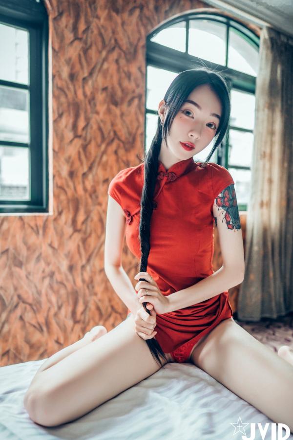    JVID飘飘：绝美肉体与色色旗袍的私房诱惑，展现纹身女神的极致性感曼妙身材 (2022.09.11)第29张图片