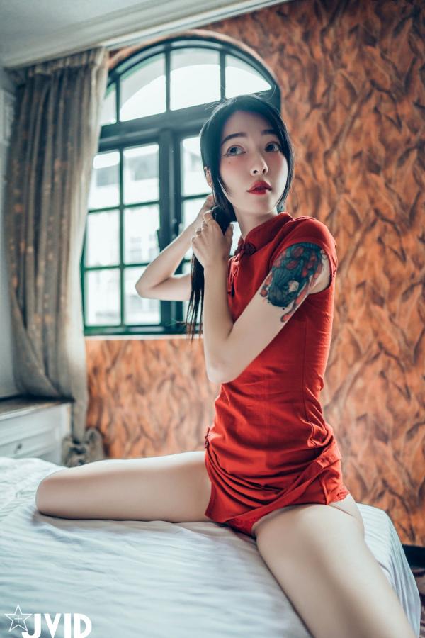    JVID飘飘：绝美肉体与色色旗袍的私房诱惑，展现纹身女神的极致性感曼妙身材 (2022.09.11)第30张图片