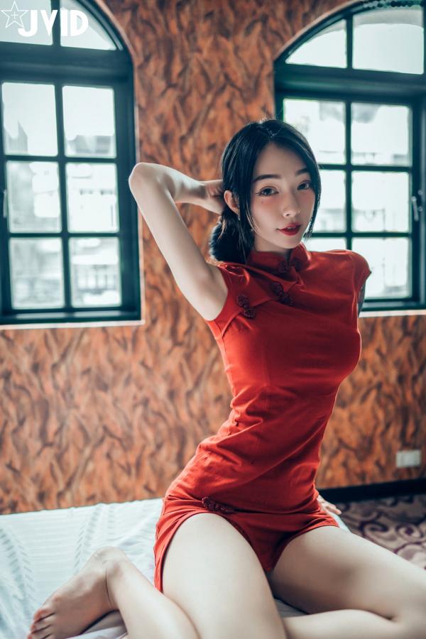    JVID飘飘：绝美肉体与色色旗袍的私房诱惑，展现纹身女神的极致性感曼妙身材 (2022.09.11)第31张图片