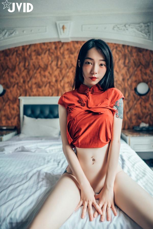    JVID飘飘：绝美肉体与色色旗袍的私房诱惑，展现纹身女神的极致性感曼妙身材 (2022.09.11)第46张图片