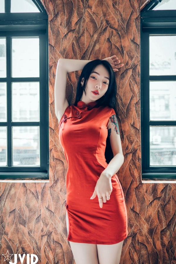    JVID飘飘：绝美肉体与色色旗袍的私房诱惑，展现纹身女神的极致性感曼妙身材 (2022.09.11)第52张图片