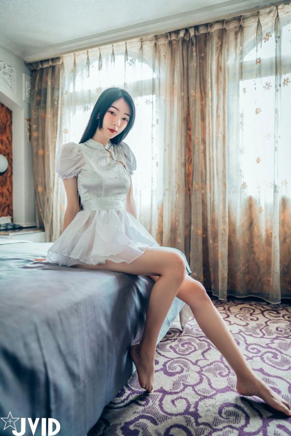    JVID飘飘：绝美肉体与色色旗袍的私房诱惑，展现纹身女神的极致性感曼妙身材 (2022.09.11)第56张图片
