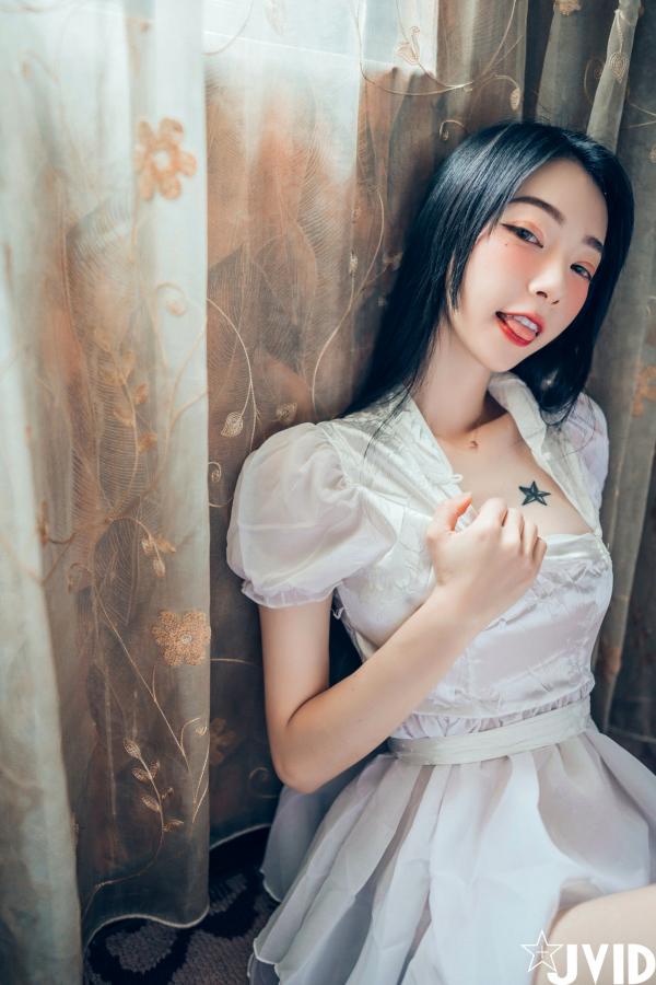   JVID飘飘：绝美肉体与色色旗袍的私房诱惑，展现纹身女神的极致性感曼妙身材 (2022.09.11)第59张图片
