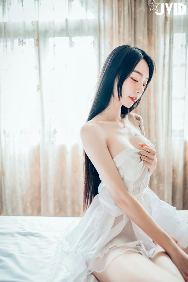    JVID飘飘：绝美肉体与色色旗袍的私房诱惑，展现纹身女神的极致性感曼妙身材 (2022.09.11)第66张图片