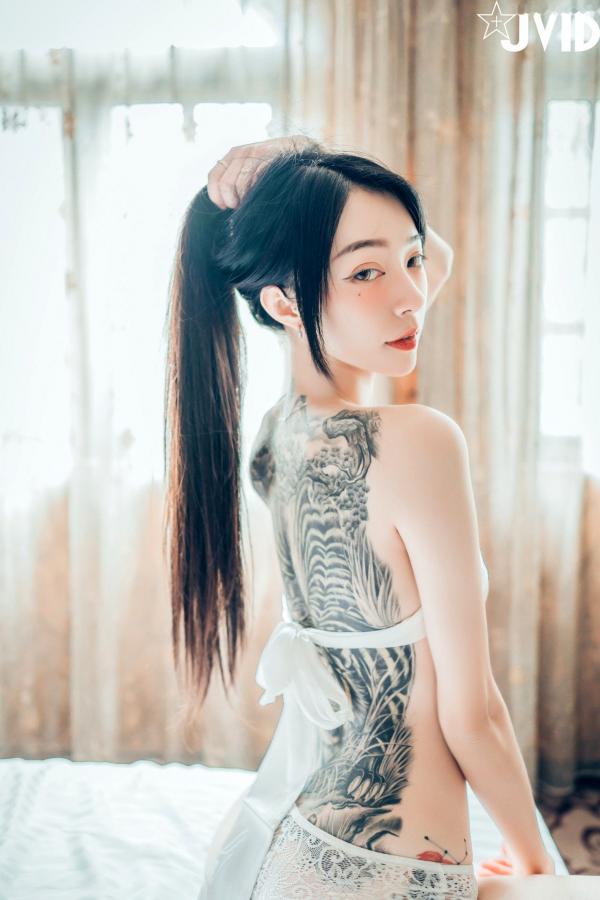   JVID飘飘：绝美肉体与色色旗袍的私房诱惑，展现纹身女神的极致性感曼妙身材 (2022.09.11)第78张图片