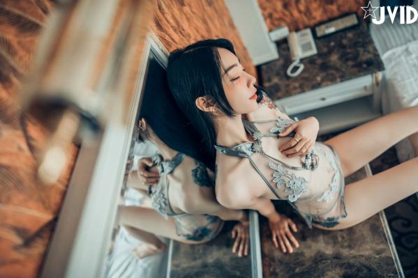    JVID飘飘：绝美肉体与色色旗袍的私房诱惑，展现纹身女神的极致性感曼妙身材 (2022.09.11)第87张图片
