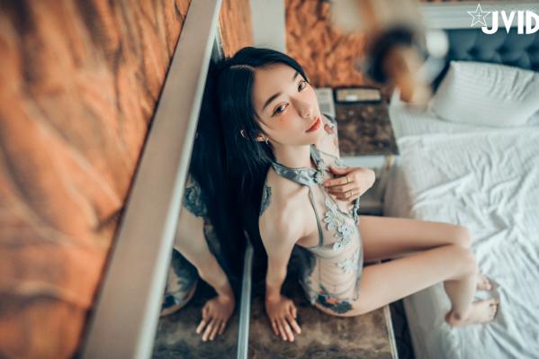    JVID飘飘：绝美肉体与色色旗袍的私房诱惑，展现纹身女神的极致性感曼妙身材 (2022.09.11)第89张图片