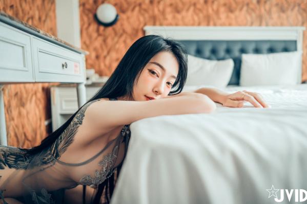    JVID飘飘：绝美肉体与色色旗袍的私房诱惑，展现纹身女神的极致性感曼妙身材 (2022.09.11)第92张图片