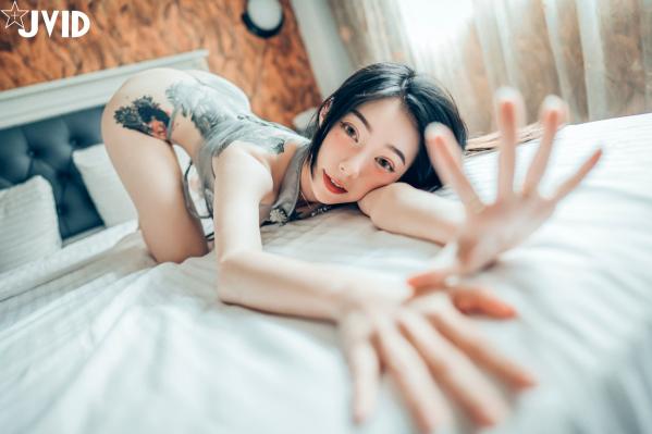    JVID飘飘：绝美肉体与色色旗袍的私房诱惑，展现纹身女神的极致性感曼妙身材 (2022.09.11)第119张图片