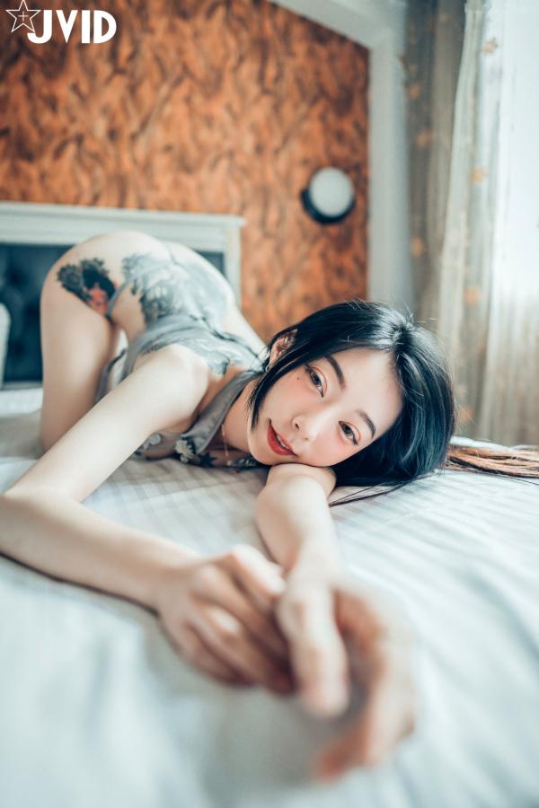    JVID飘飘：绝美肉体与色色旗袍的私房诱惑，展现纹身女神的极致性感曼妙身材 (2022.09.11)第120张图片
