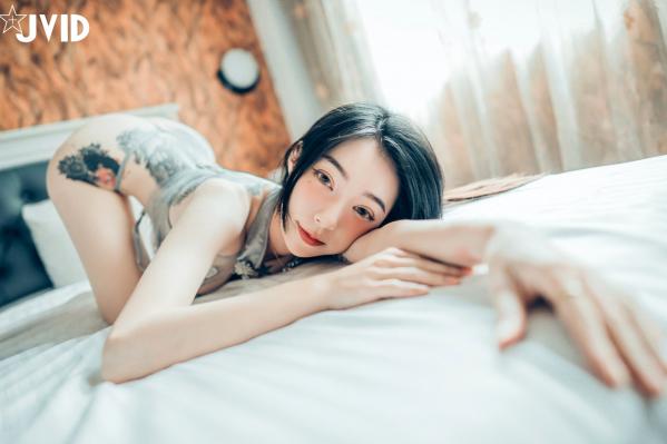    JVID飘飘：绝美肉体与色色旗袍的私房诱惑，展现纹身女神的极致性感曼妙身材 (2022.09.11)第121张图片