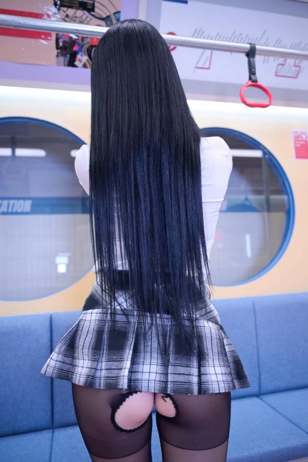    Bomi地铁拍摄私房性感写真，清纯校服与大胆黑丝诱惑 [101P]第25张图片