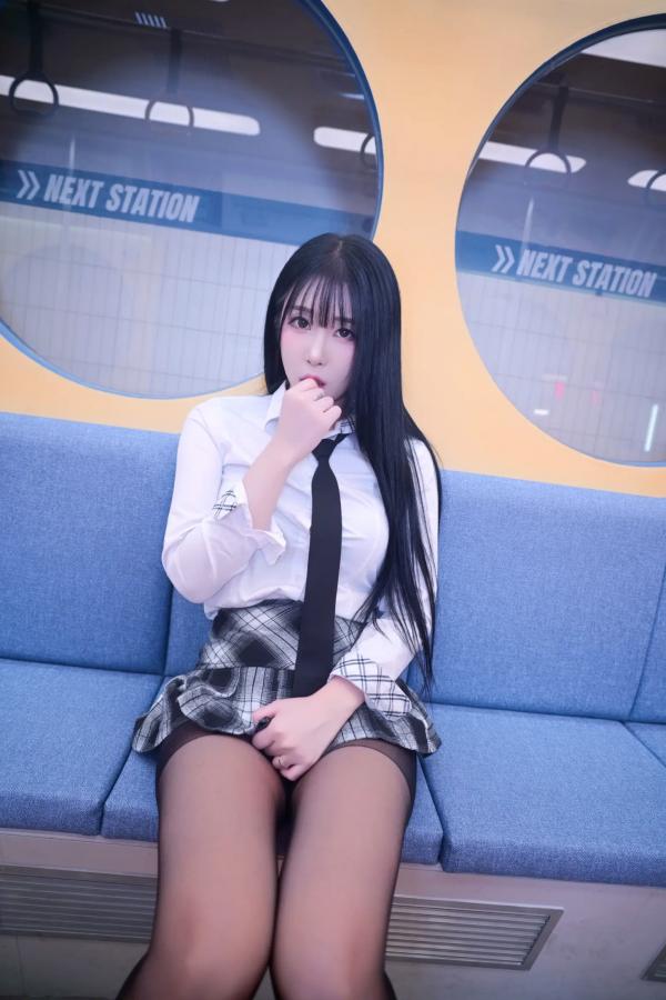    Bomi地铁拍摄私房性感写真，清纯校服与大胆黑丝诱惑 [101P]第37张图片