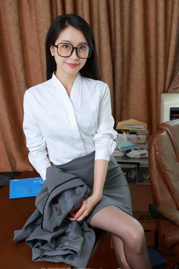    IESS异思趣向 小婕《黑丝女上司（下）》职场OL职业装制服诱惑，气质美女腿模精品私房写真[95P]第49张图片
