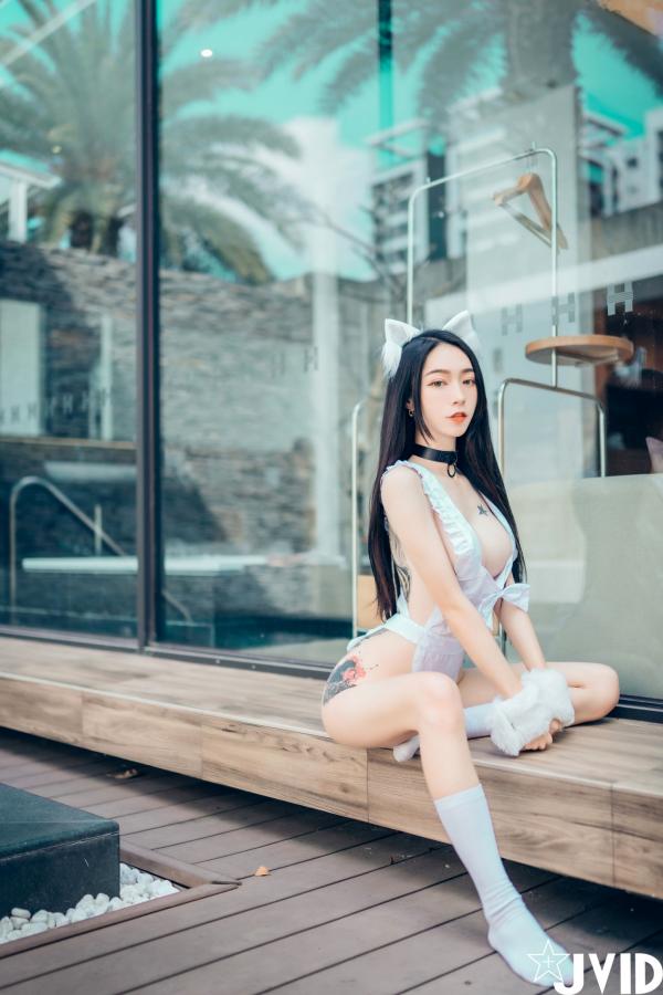    JVID飘飘猫娘女友：大胆纹身与透视制服诱惑，浴室私房写真Cosplay，极致身材展现，2021高清大片第13张图片