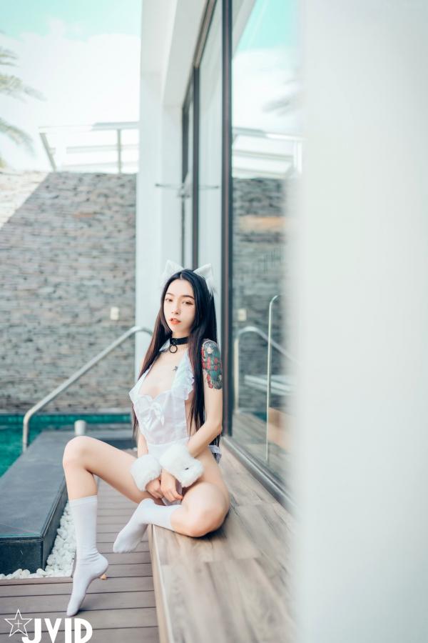    JVID飘飘猫娘女友：大胆纹身与透视制服诱惑，浴室私房写真Cosplay，极致身材展现，2021高清大片第15张图片