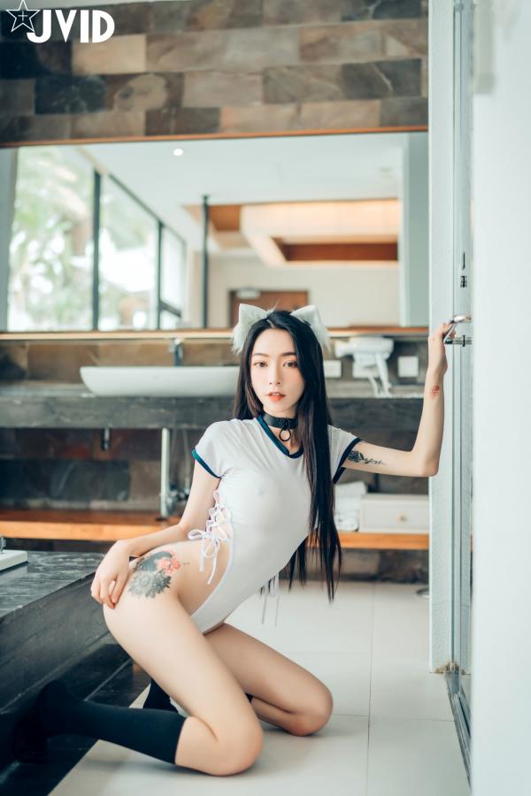    JVID飘飘猫娘女友：大胆纹身与透视制服诱惑，浴室私房写真Cosplay，极致身材展现，2021高清大片第29张图片