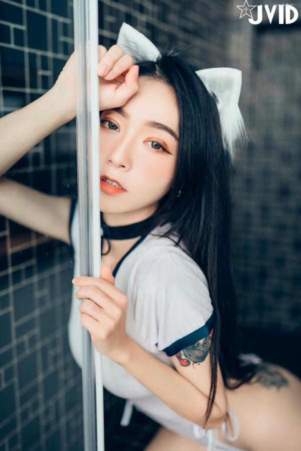    JVID飘飘猫娘女友：大胆纹身与透视制服诱惑，浴室私房写真Cosplay，极致身材展现，2021高清大片第40张图片