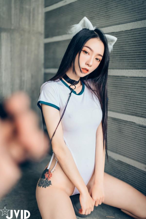    JVID飘飘猫娘女友：大胆纹身与透视制服诱惑，浴室私房写真Cosplay，极致身材展现，2021高清大片第54张图片