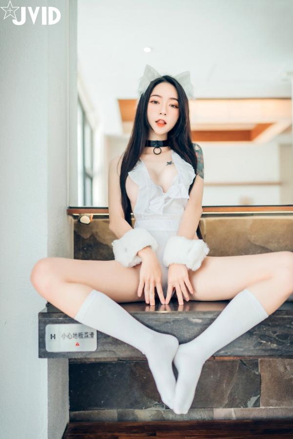    JVID飘飘猫娘女友：大胆纹身与透视制服诱惑，浴室私房写真Cosplay，极致身材展现，2021高清大片第87张图片