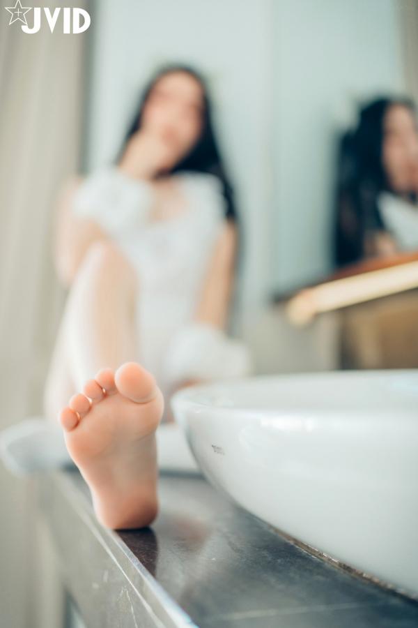    JVID飘飘猫娘女友：大胆纹身与透视制服诱惑，浴室私房写真Cosplay，极致身材展现，2021高清大片第93张图片